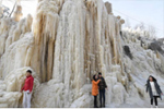 太原村民自制冰瀑布景观