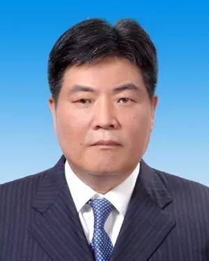 曾任宁海县黄坛镇党委副书记,镇长,党委书记,人大主席,副县长,县政协
