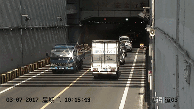 10分钟3起车祸10车被撞……今天的甬江隧道这是怎么了