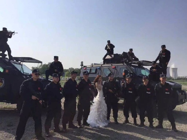特警婚纱照_昆明特警婚纱照(3)