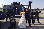 特警新郎失约 新娘追拍婚纱照