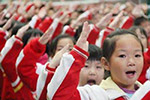 国歌法来了！演唱要庄重 贬损国歌最多拘留15日
