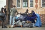 索马里母子露宿街头3年 拒绝英政府提供住房