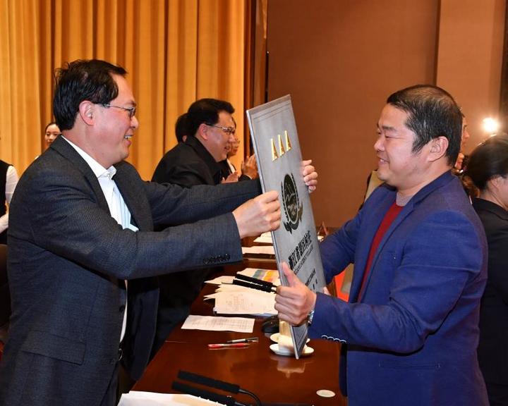 车俊:全面实施乡村振兴战略 开启新时代美丽乡