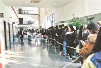 中戏推明星同款羽绒服滋生黄牛 个别学生加价千元