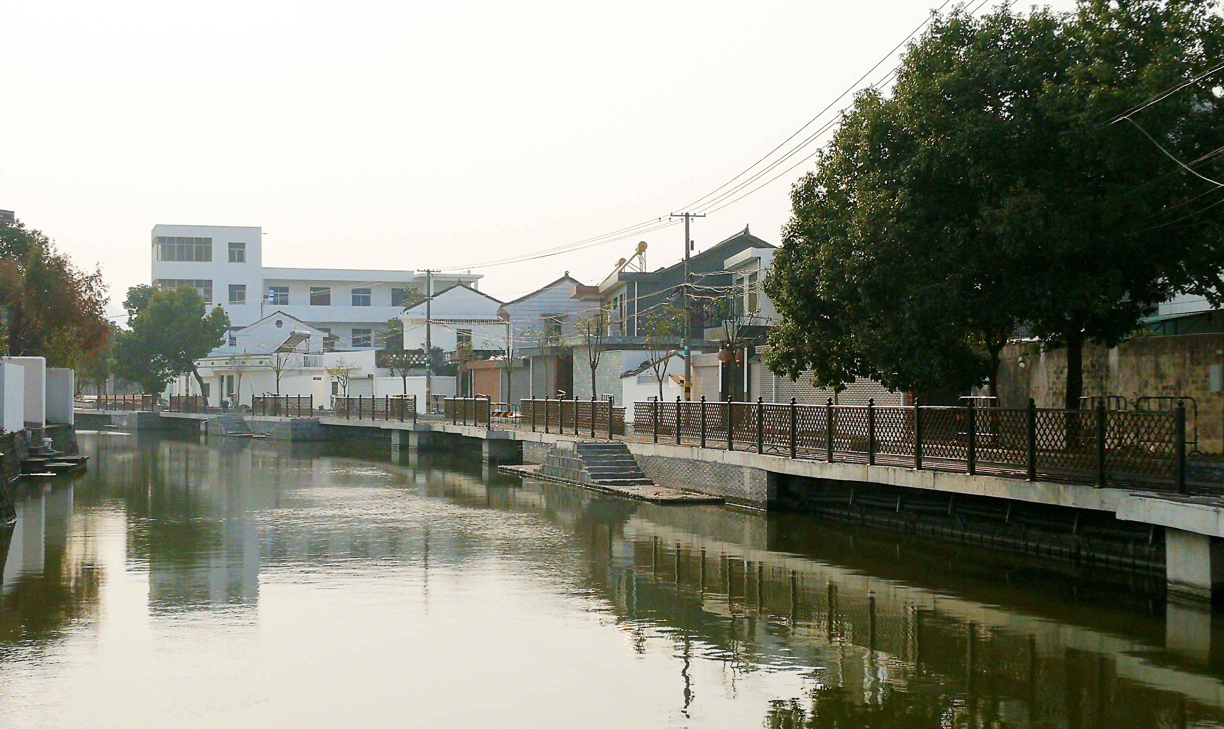 西宅村干群同心绘新貌