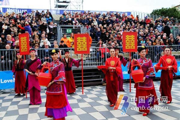 十里红妆绽放蔚蓝海岸 法国尼斯嘉年华迎来中
