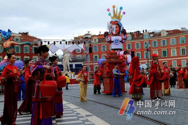 十里红妆绽放蔚蓝海岸 法国尼斯嘉年华迎来中