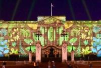 英国白金汉宫变“雨林” 梦幻光影秀吁关注环保