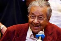 92岁马哈蒂尔宣誓就职大马总理 成最年长国家领导人