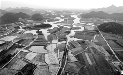象山定塘隔岸人口_光公园),横贯象山、后县山、梅峰山、金牛山等山体,贯穿五