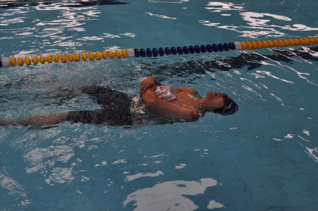 几个饮料瓶竟然可以当救生衣 来看象山消防大