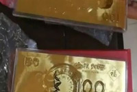 50块买个旧保险柜 打开暗格里面竟有金条、存折……
