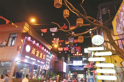 东裕夜市: 老旧厂房的"华丽转身"