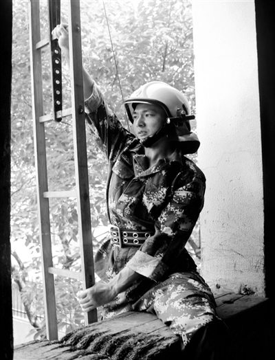 北仑消防员刘巧:我是一名党员,必须挺身而