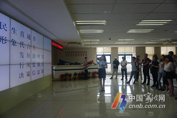 全国网媒记者探秘十年济南12345从一部电话到