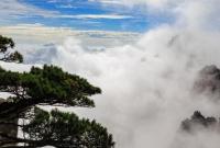 安徽黄山雨后千峰竞秀 万壑生烟