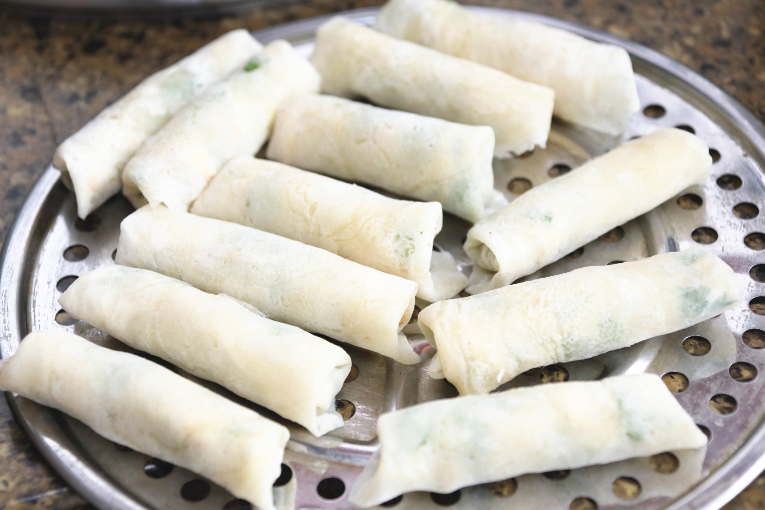 荠菜春卷:外酥里嫩清香可口
