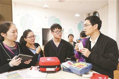 自动体外除颤仪上岗