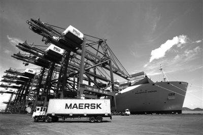 从内河小港到连续9年世界第一 宁波舟山港的崛