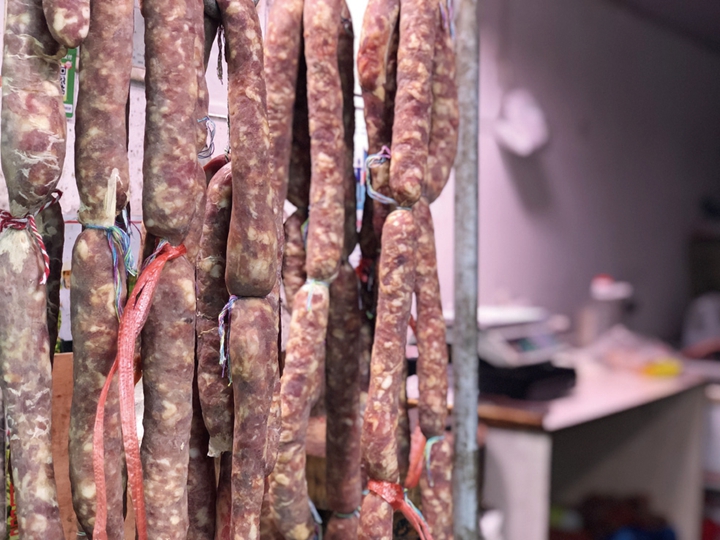 年味在美食中氤氲 看宁波人如何制腊肠、腌咸菜