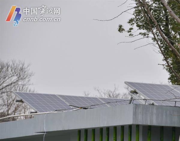 光伏太阳能板图片江北这公厕太强了！光伏发电、中央空调…竟然还有化妆间