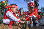 多民族儿童共迎植树节