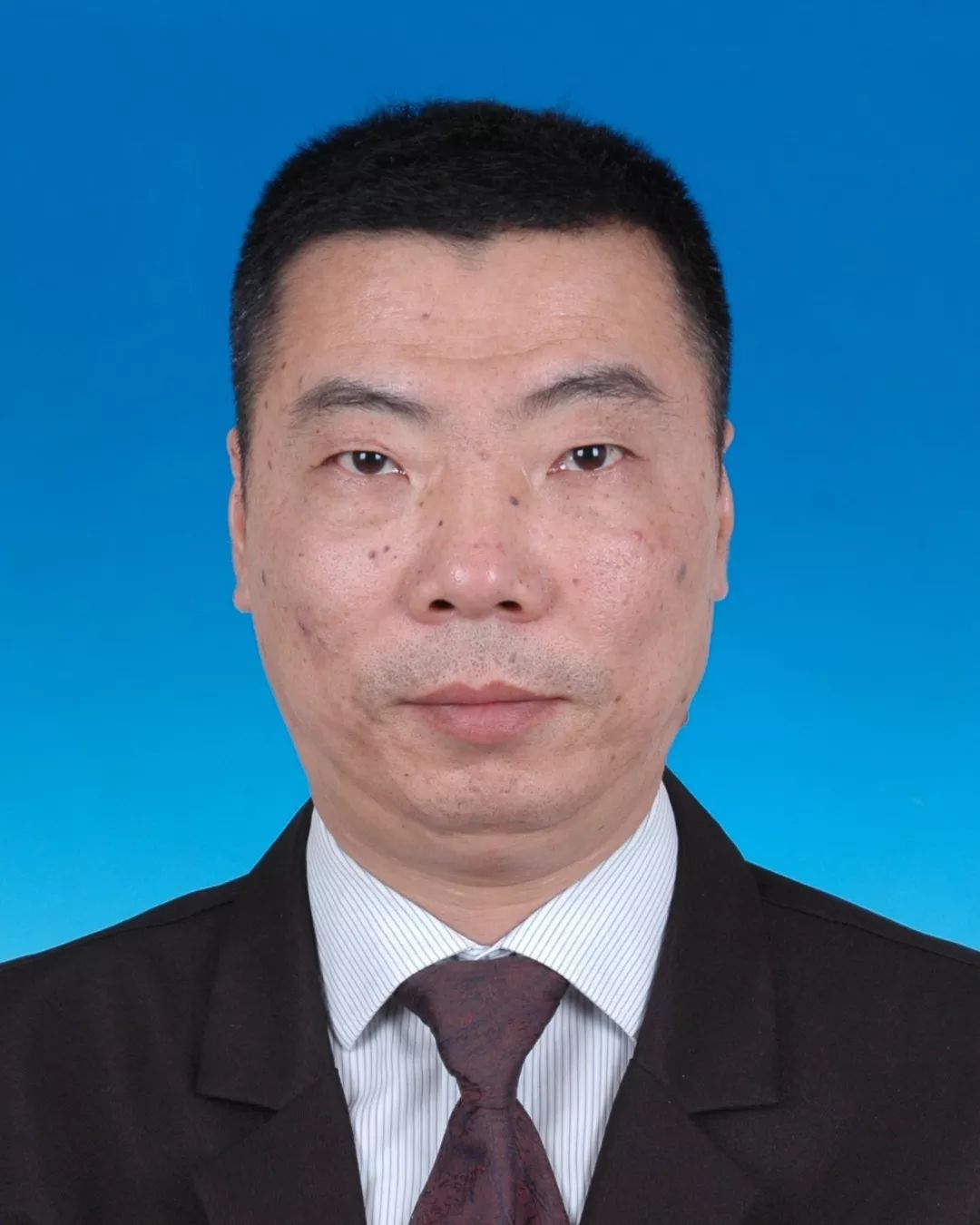 现任镇海区委组织部部务会议成员,办公室