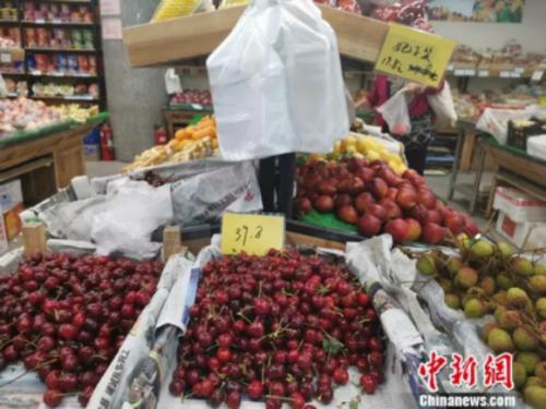 图为超市里的荔枝。 谢艺观 摄 图为超市里的荔枝。 谢艺观 摄