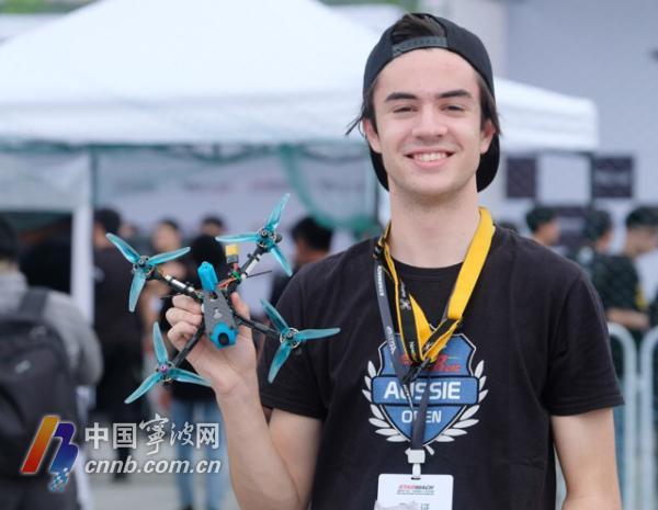 宁波举行无人机竞速赛 VR眼镜里看“空中F1”