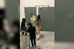 温州4名未成年女孩商场内殴打一名初中女生 事发一月未道歉