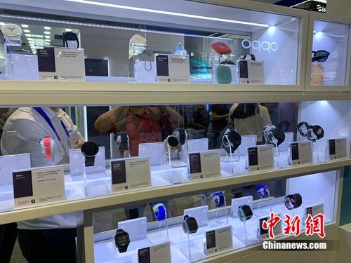 5G终端产品展示。<a target='_blank' data-cke-saved-href='http://www.chinanews.com/' href='http://www.chinanews.com/' >中新网</a> 吴涛 摄 5G终端产品展示。<a target='_blank' data-cke-saved-href='http://www.chinanews.com/' href='http://www.chinanews.com/' >中新网</a> 吴涛 摄