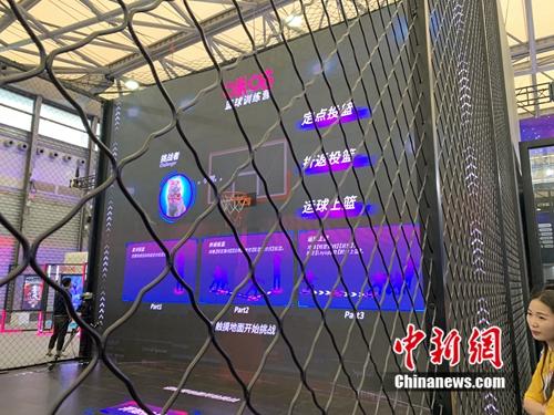 5G篮球训练营。<a target='_blank' data-cke-saved-href='http://www.chinanews.com/' href='http://www.chinanews.com/' >中新网</a> 吴涛 摄 5G篮球训练营。<a target='_blank' data-cke-saved-href='http://www.chinanews.com/' href='http://www.chinanews.com/' >中新网</a> 吴涛 摄