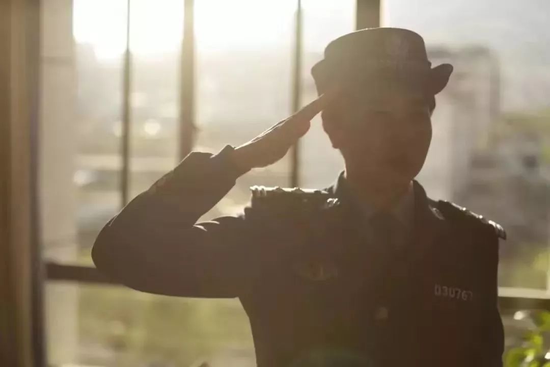 女警倒在扶贫路上 银行卡密码是警员编号