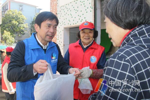 督导城东社区垃圾分类.JPG