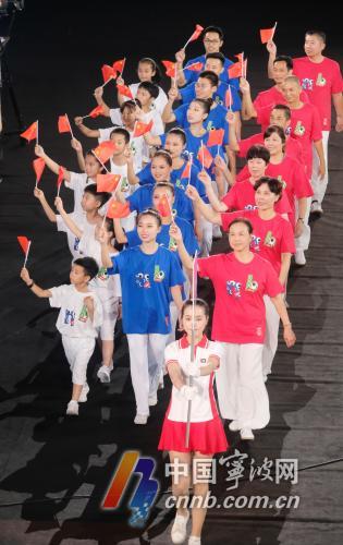 图为全民方队入场