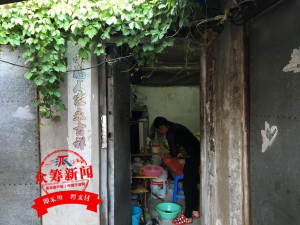 镇海小贩被撞成"植物人" 妻子苦撑8年 她说要谢谢