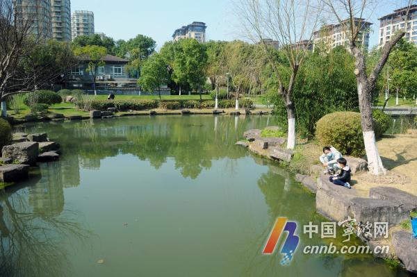 宁波日湖公园恢复开放 部分区域仍然封闭
