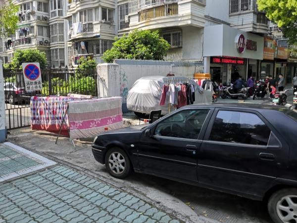 消防通道成"停车场" 这些小区的"生命通道"被堵