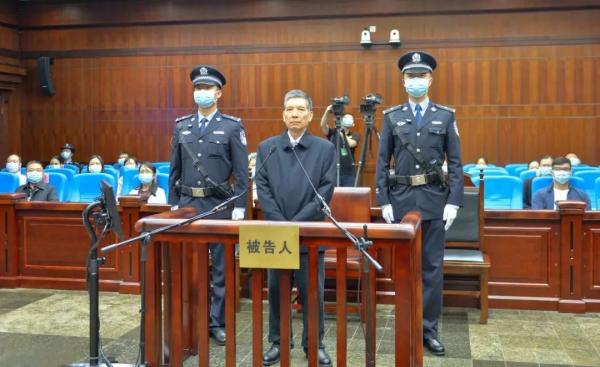 云南省委原书记秦光荣受贿案一审开庭 被控受贿近2400万