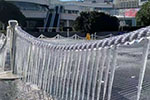 和义大道购物中心喷泉区结冰、挂绳上结满冰棱 这安全吗？