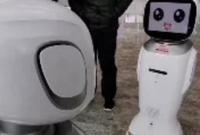 江西省图书馆两名机器人“吵架”