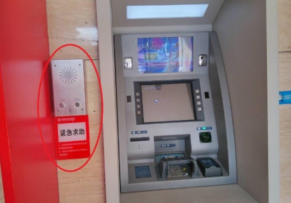 因为自己长这么大   居然不知道银行atm机上   还有可以求助的对讲