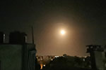 叙利亚首都再遭导弹袭击 记者拍下爆炸瞬间
