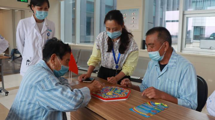 病房活动4.JPG 病房活动4.JPG