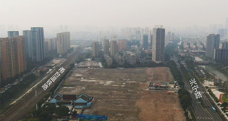 位于兴宁路旁的华东物资城已拆平 初步计划用于拆迁安置