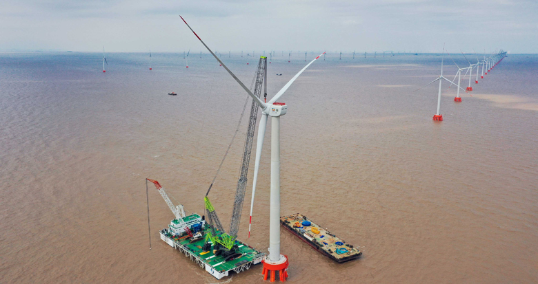 风叶长度达91米！浙江最大单机容量风机成功吊装