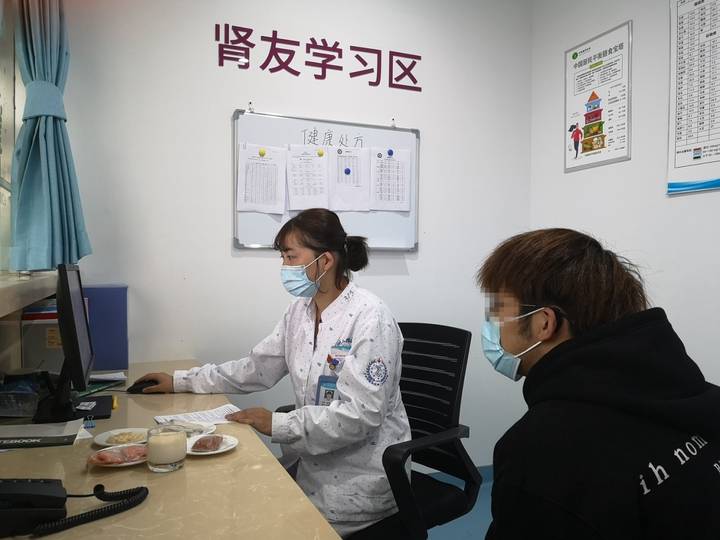 指导患者饮食.jpg 指导患者饮食.jpg