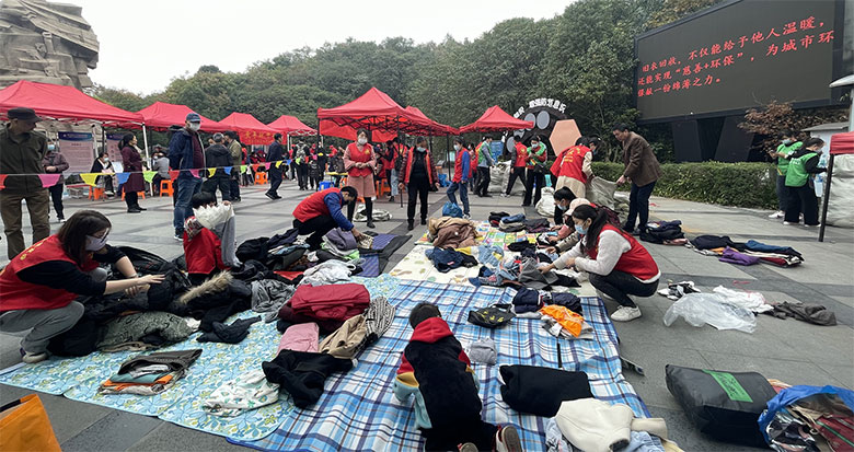 "衣循环"受宁波市民"追捧" 两天收到捐赠衣物2.4万余件