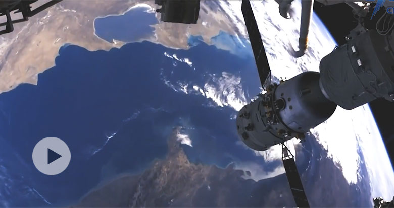 中国空间站长镜头拍地球 好治愈的旋转